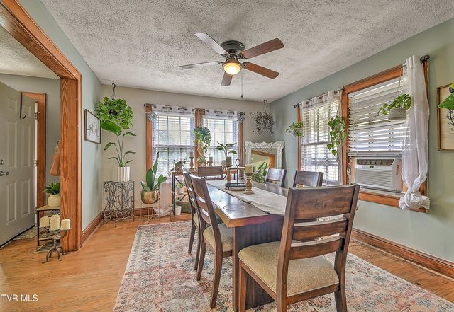 200 & 202 West Main Street, Mount Carmel, TN 37645