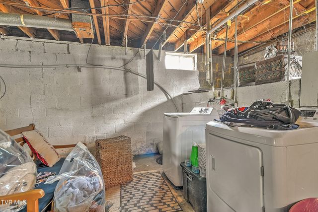 200 & 202 West Main Street, Mount Carmel, TN 37645