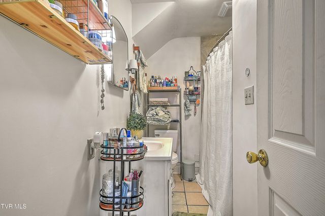 200 & 202 West Main Street, Mount Carmel, TN 37645