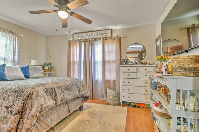 200 & 202 West Main Street, Mount Carmel, TN 37645