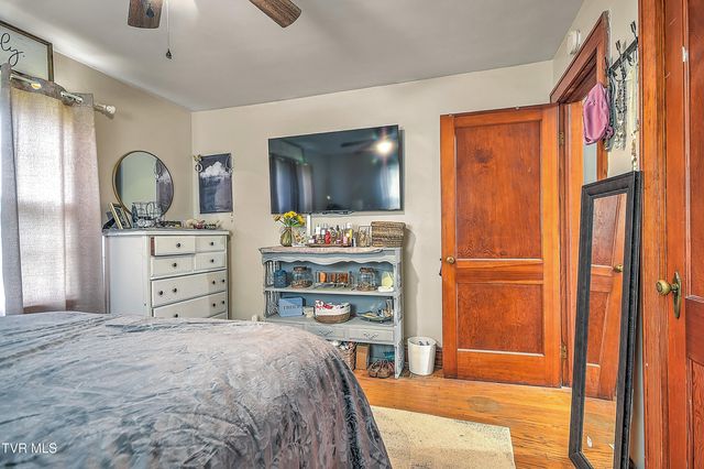 200 & 202 West Main Street, Mount Carmel, TN 37645