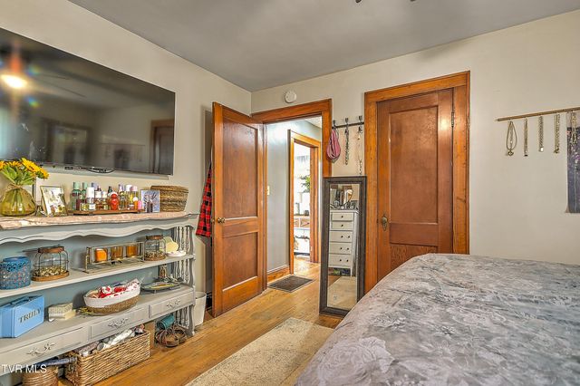 200 & 202 West Main Street, Mount Carmel, TN 37645