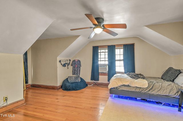 200 & 202 West Main Street, Mount Carmel, TN 37645