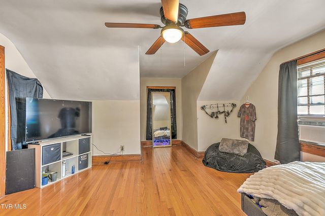 200 & 202 West Main Street, Mount Carmel, TN 37645