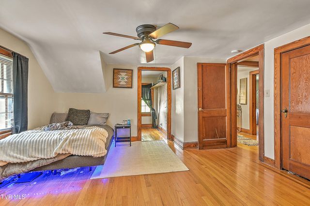 200 & 202 West Main Street, Mount Carmel, TN 37645