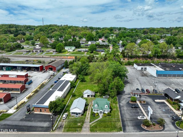 200 & 202 West Main Street, Mount Carmel, TN 37645