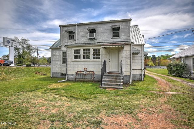 200 & 202 West Main Street, Mount Carmel, TN 37645