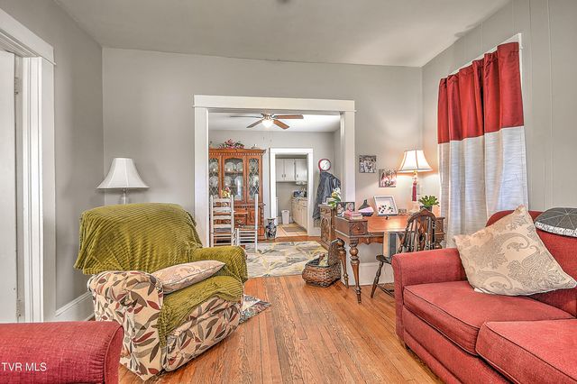 200 & 202 West Main Street, Mount Carmel, TN 37645