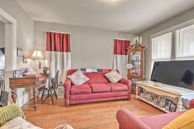 200 & 202 West Main Street, Mount Carmel, TN 37645