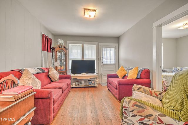 200 & 202 West Main Street, Mount Carmel, TN 37645