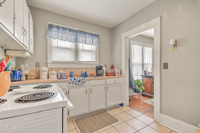 200 & 202 West Main Street, Mount Carmel, TN 37645