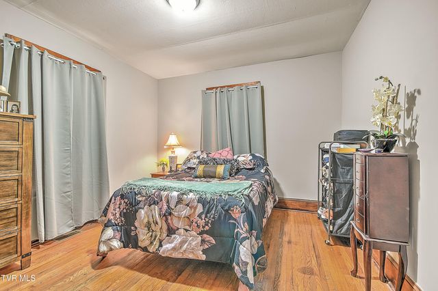 200 & 202 West Main Street, Mount Carmel, TN 37645