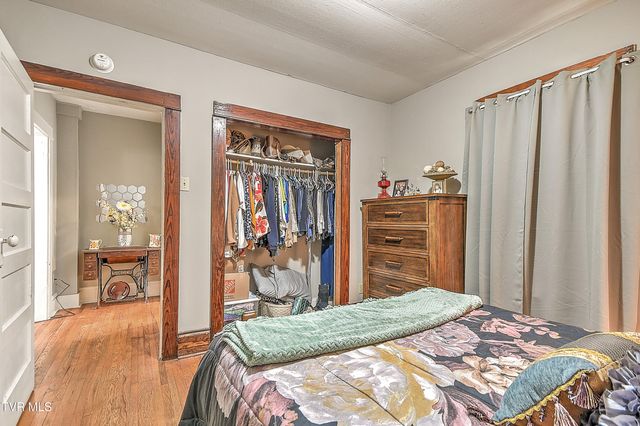 200 & 202 West Main Street, Mount Carmel, TN 37645