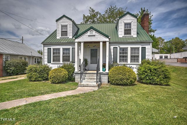 200 & 202 West Main Street, Mount Carmel, TN 37645