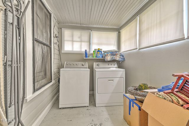 200 & 202 West Main Street, Mount Carmel, TN 37645