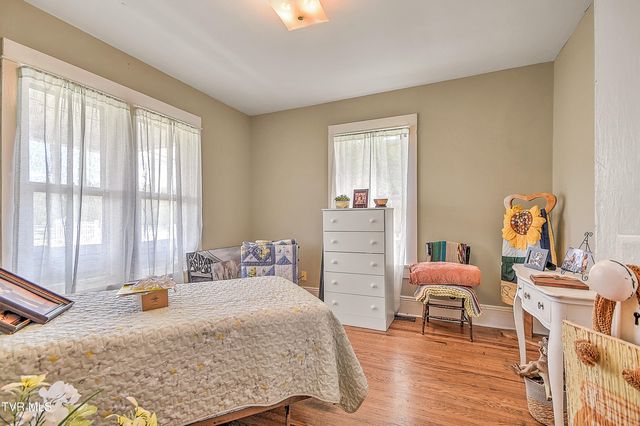 200 & 202 West Main Street, Mount Carmel, TN 37645