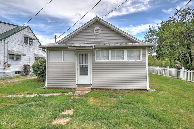 200 & 202 West Main Street, Mount Carmel, TN 37645