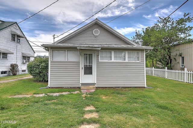 200 & 202 West Main Street, Mount Carmel, TN 37645