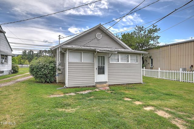 200 & 202 West Main Street, Mount Carmel, TN 37645