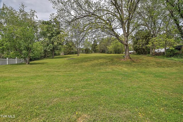 200 & 202 West Main Street, Mount Carmel, TN 37645