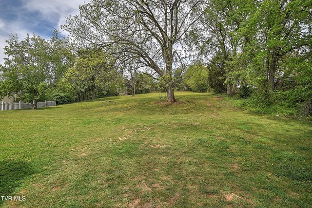 200 & 202 West Main Street, Mount Carmel, TN 37645