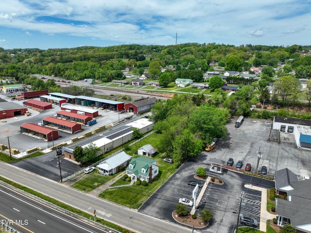 200 & 202 West Main Street, Mount Carmel, TN 37645