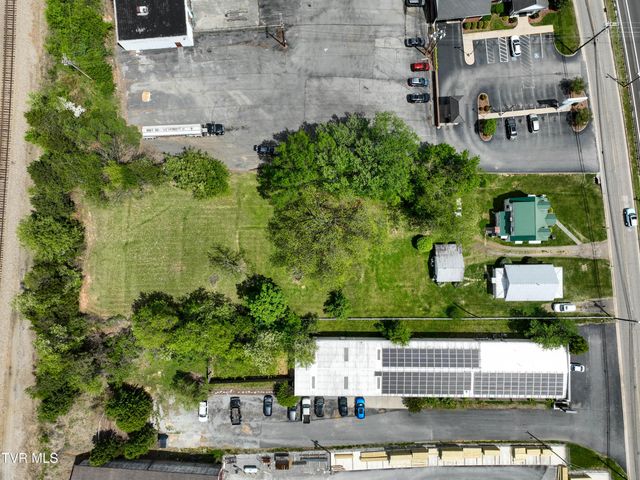 200 & 202 West Main Street, Mount Carmel, TN 37645