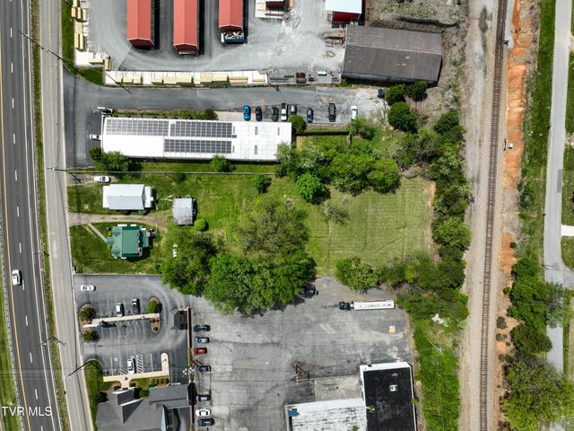 200 & 202 West Main Street, Mount Carmel, TN 37645