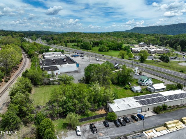 200 & 202 West Main Street, Mount Carmel, TN 37645