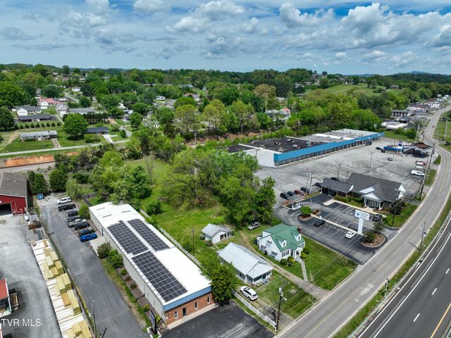 200 & 202 West Main Street, Mount Carmel, TN 37645