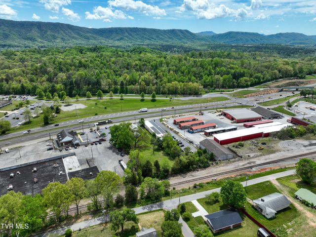 200 & 202 West Main Street, Mount Carmel, TN 37645