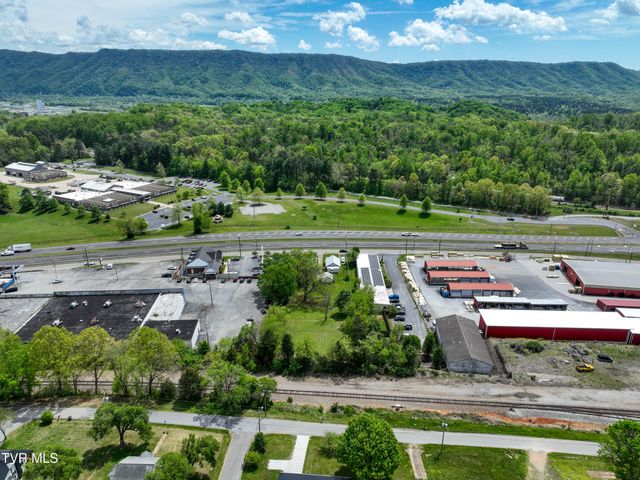 200 & 202 West Main Street, Mount Carmel, TN 37645