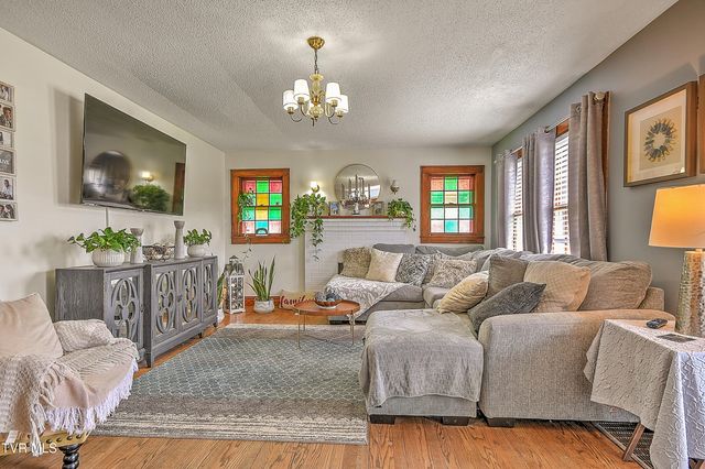200 & 202 West Main Street, Mount Carmel, TN 37645