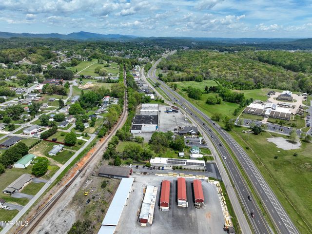 200 & 202 West Main Street, Mount Carmel, TN 37645