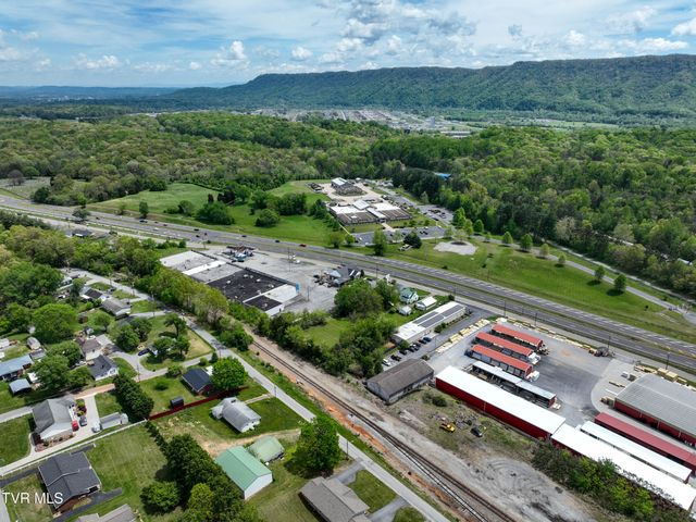 200 & 202 West Main Street, Mount Carmel, TN 37645