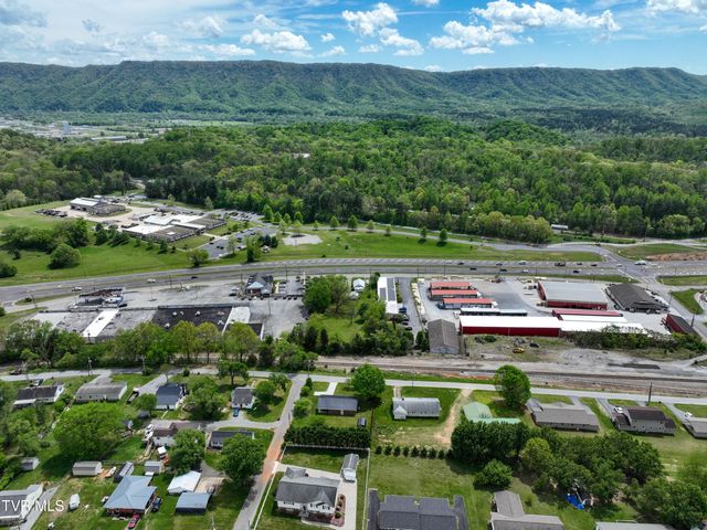 200 & 202 West Main Street, Mount Carmel, TN 37645