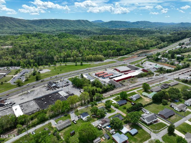 200 & 202 West Main Street, Mount Carmel, TN 37645