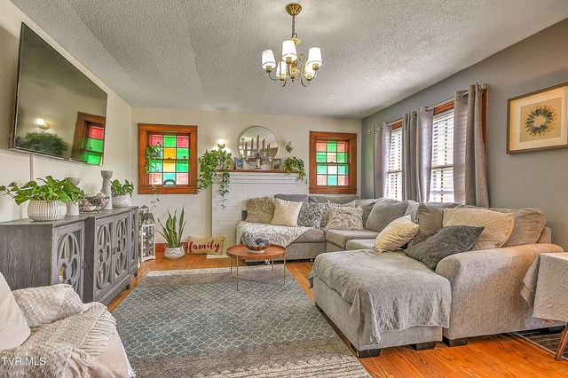 200 & 202 West Main Street, Mount Carmel, TN 37645