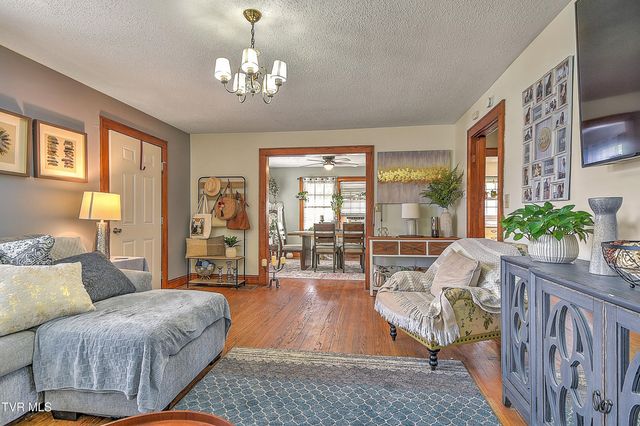 200 & 202 West Main Street, Mount Carmel, TN 37645