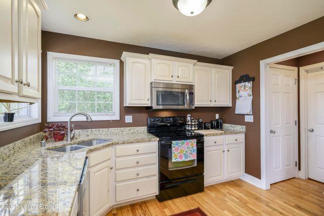 5015 Black Falcon Way, Shelbyville, KY 40065