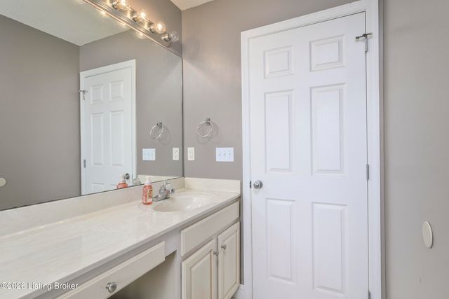 5015 Black Falcon Way, Shelbyville, KY 40065