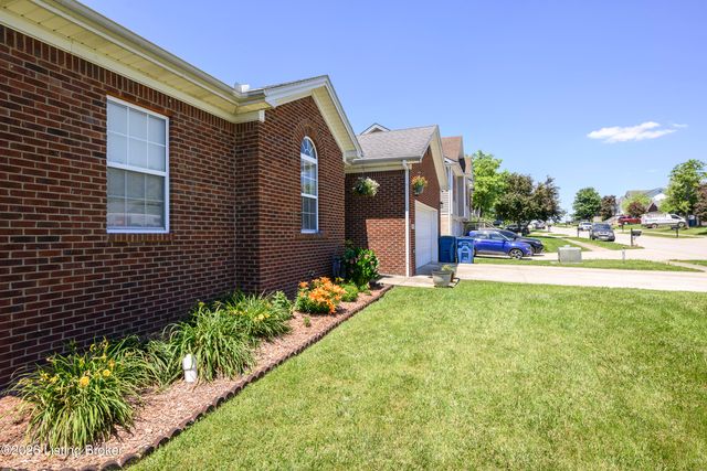 5015 Black Falcon Way, Shelbyville, KY 40065
