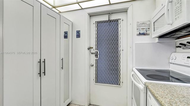 1101 Hillcrest Ct 103, Hollywood, FL 33021