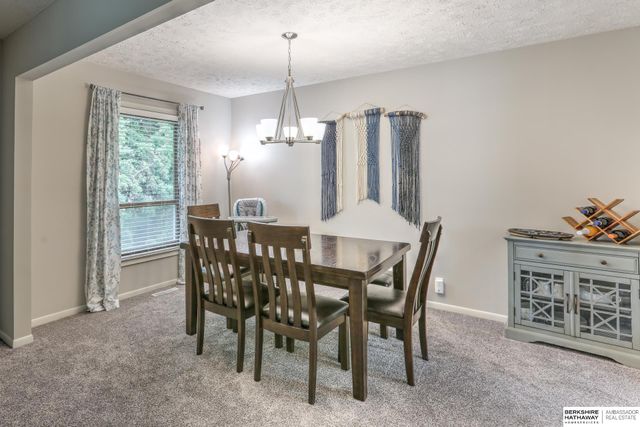 904 S 153 Street, Omaha, NE 68154