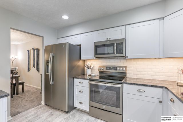 904 S 153 Street, Omaha, NE 68154
