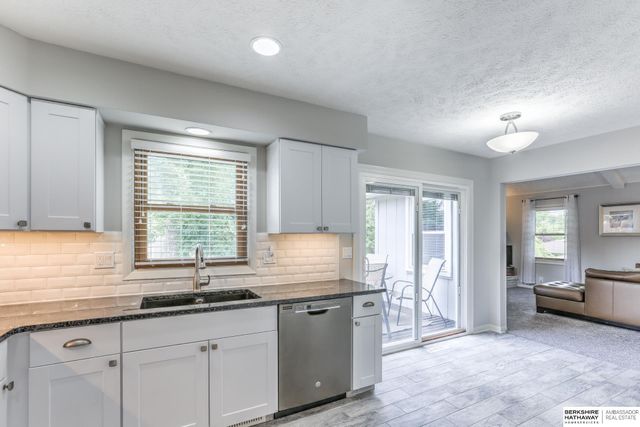 904 S 153 Street, Omaha, NE 68154