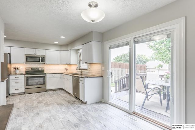 904 S 153 Street, Omaha, NE 68154