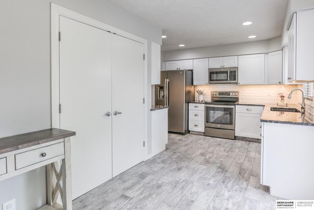 904 S 153 Street, Omaha, NE 68154
