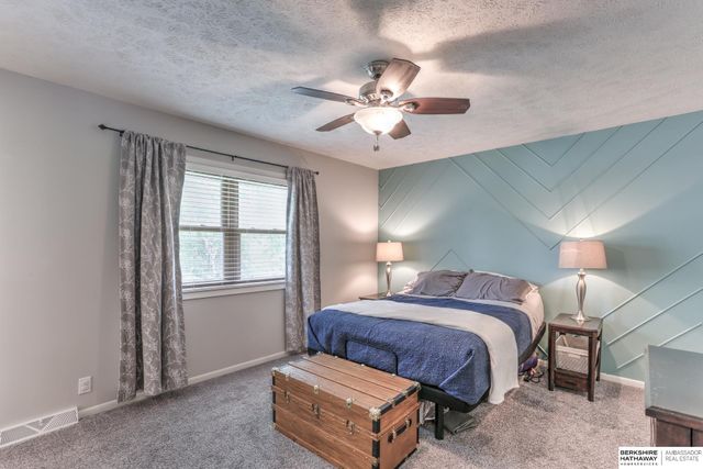 904 S 153 Street, Omaha, NE 68154