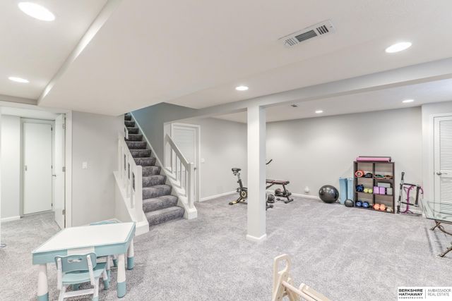 904 S 153 Street, Omaha, NE 68154
